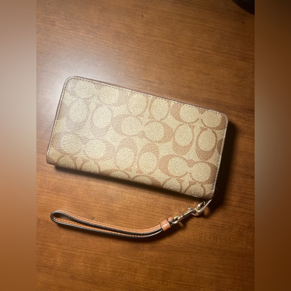 Coach wristlet - Picture 4 of 6